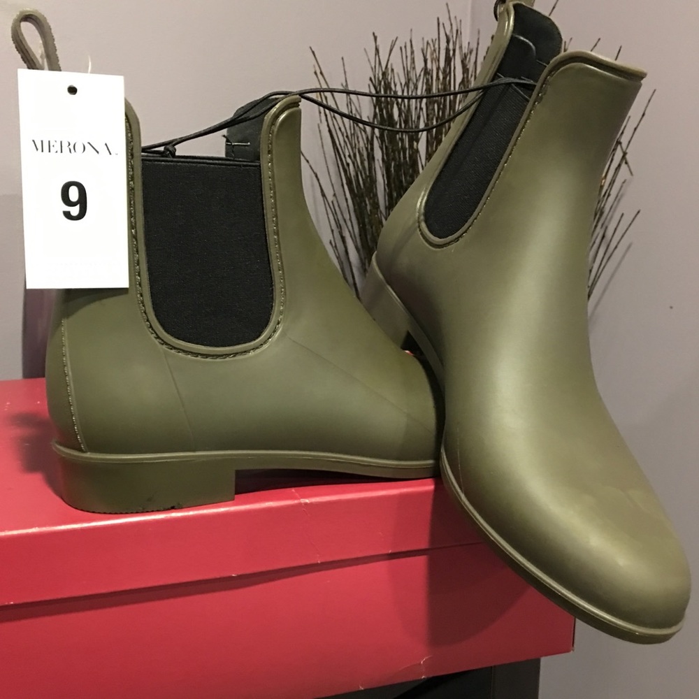 Woman’s Rain boots
